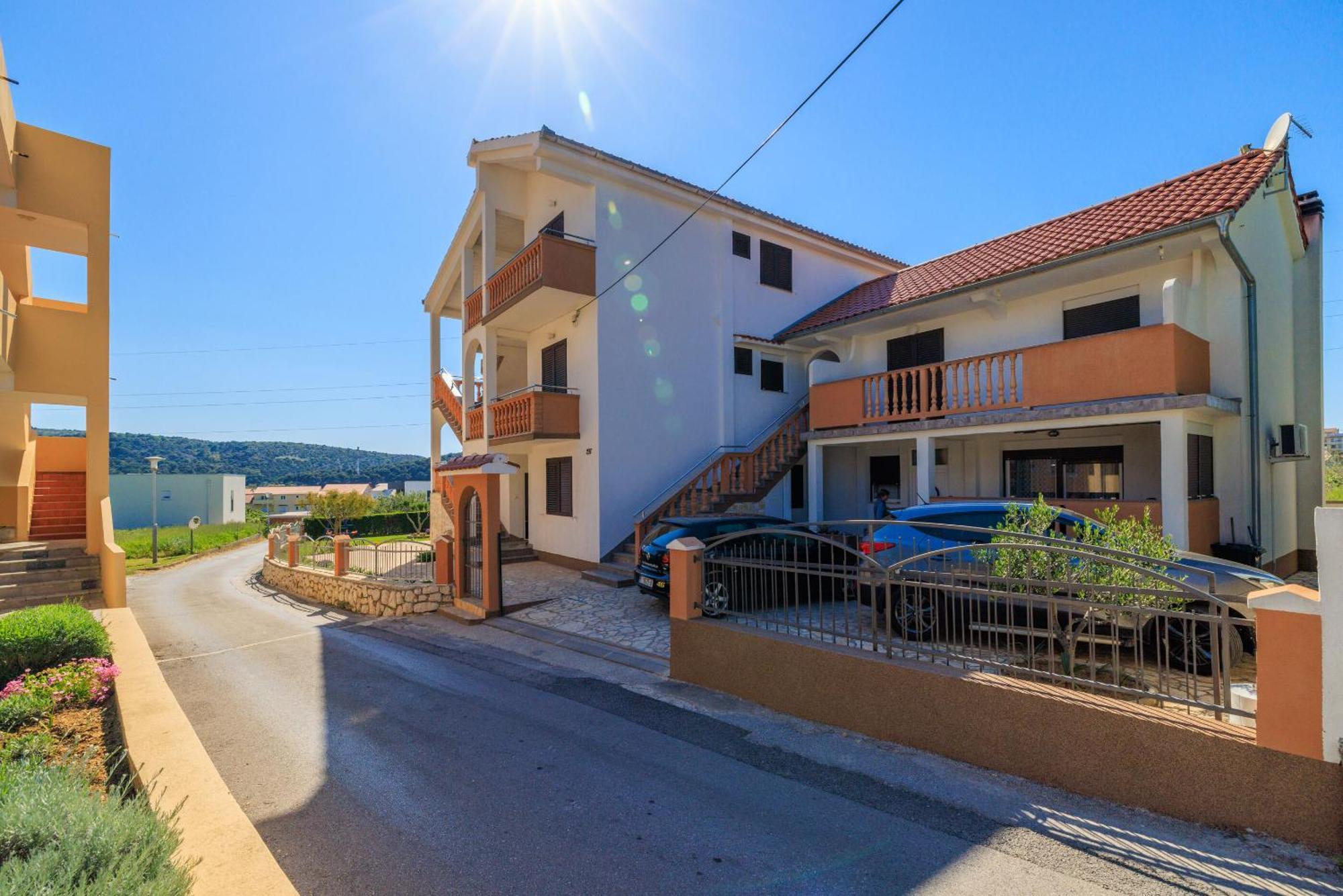 Apartments Danica Лопар Экстерьер фото